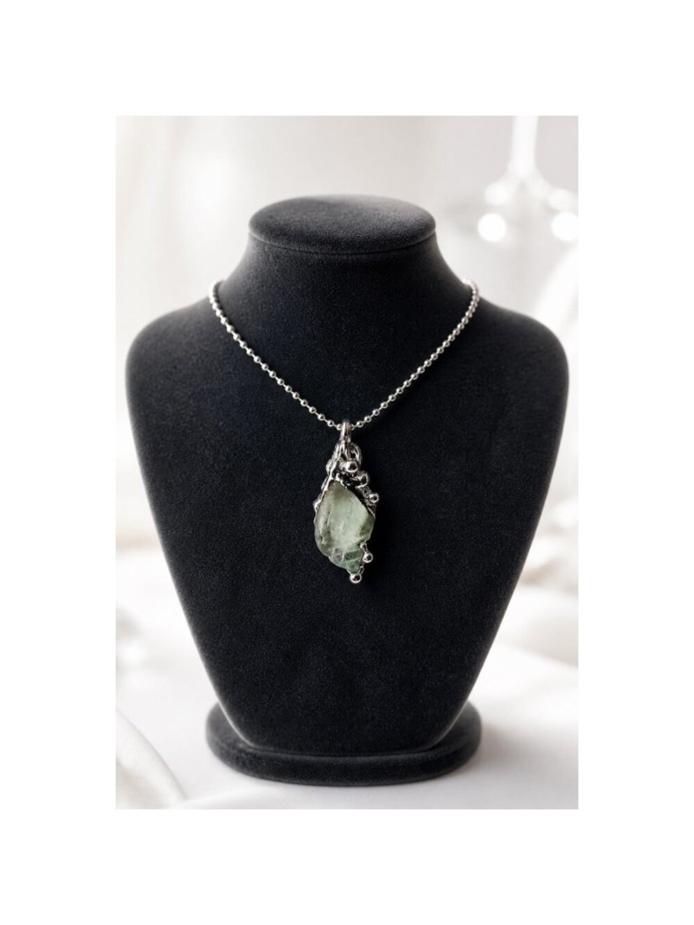 Green Fluorite Pendant Necklace - Artisan Metalwork Halo Bezel - Alma Antigua - Picture 12 of 16
